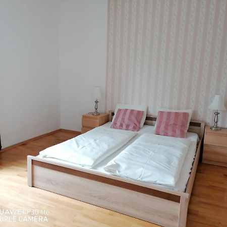 Fukas Apartments Нітра Екстер'єр фото