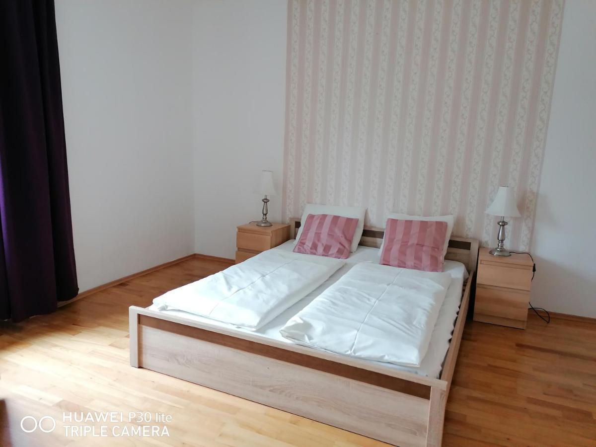 Fukas Apartments Нітра Екстер'єр фото